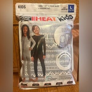 32 Degrees Heat Kids 2 Piece Long Sleeve Crew Neck Legging Set. Size large. New
